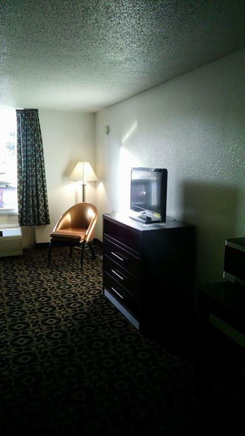 Travelodge By Wyndham トリントン エクステリア 写真